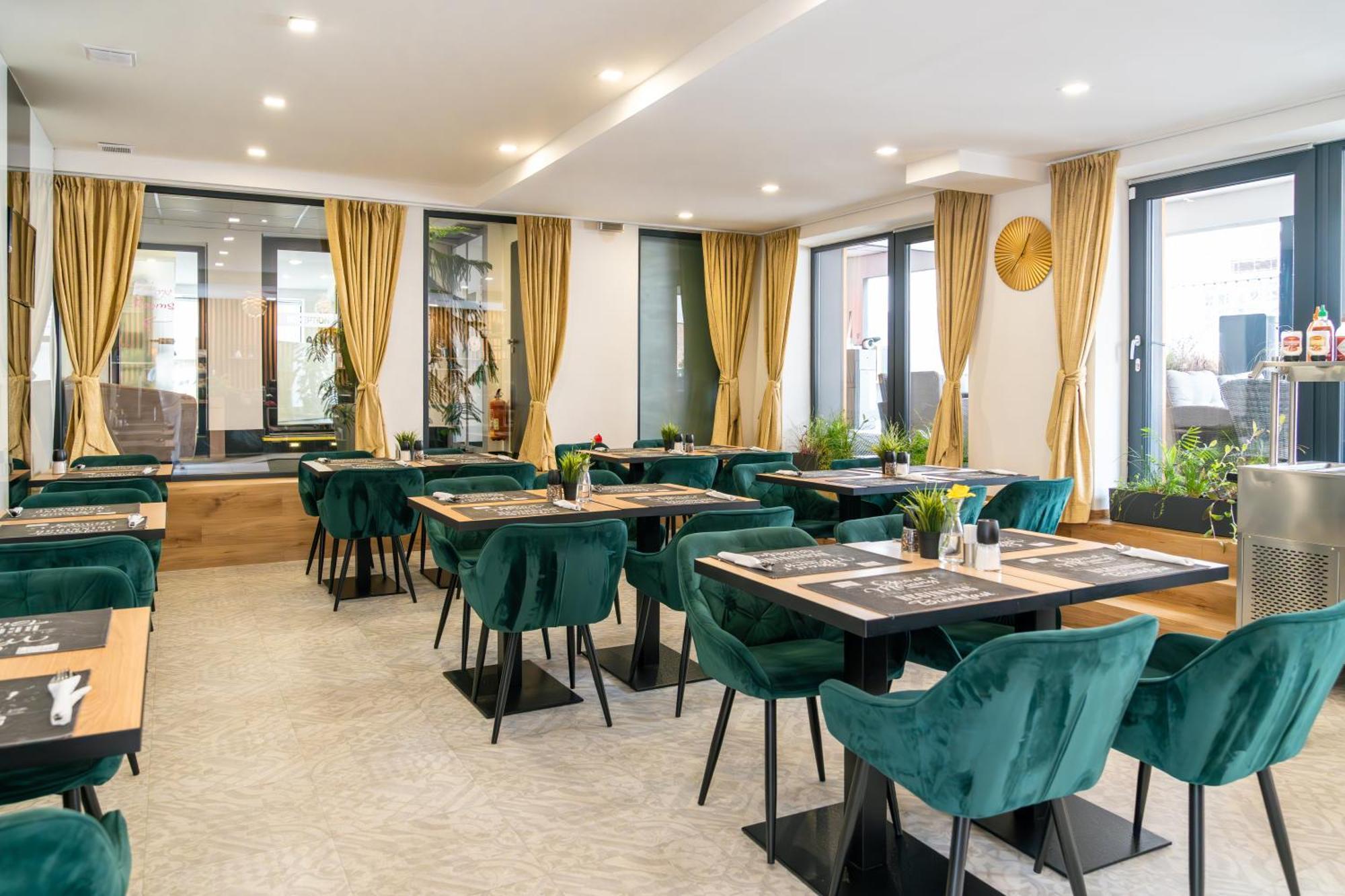 Hotel Пилзен Екстериор снимка